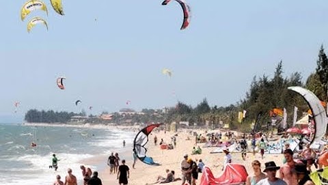 Dịp Tết Nguyên Đán: Du khách mê tắm biển Mũi Né, săn rêu Cổ Thạch & các điểm du lịch tại Bình Thuận