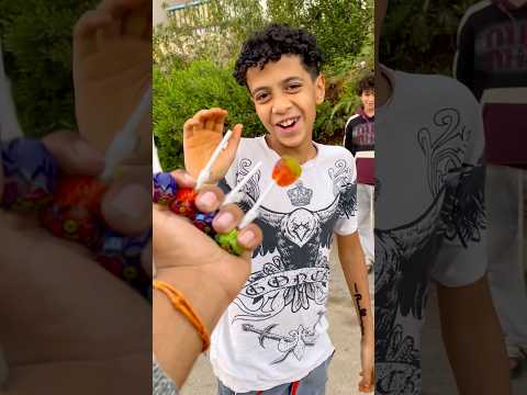 الاطفال المبسوطين اكلين الفروالة للولي بوب و ابكيت الطفل الاخير و الحظ السعيد مع 