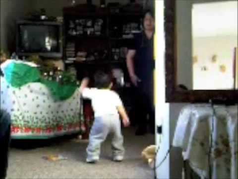 Baby dancing to PEPEm4v