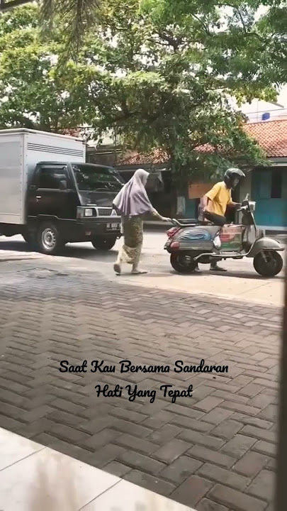 Kakek Vespa Yang Romantis...  #vespa #vespaindonesia #story #viral #prediksi