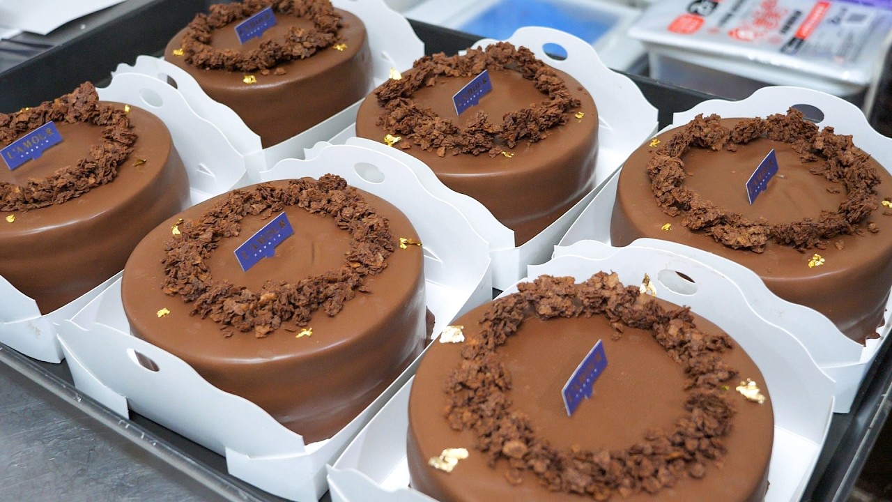 Inside a Taiwan Cake Workshop!! Chocolate Tiramisu & Mango Cream Cake Making 縮圖