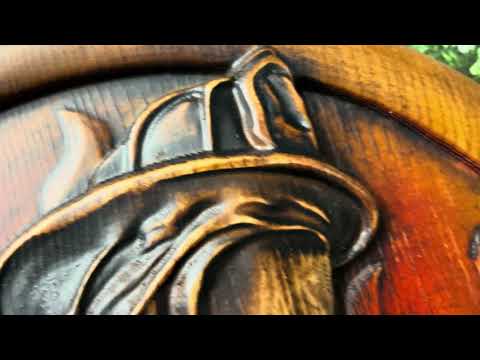 Дерев’яне панно «Пожежник» — символ відваги й честі, видео 1