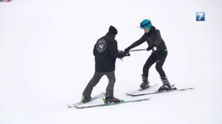 Как научиться кататься на горных лыжах. Видеоурок от инструктора базы YES(Вы новичок на горнолыжных склонах и хотите максимально быстро и безопасно освоить горные лыжи? Смотрите..., 2016-03-30T10:51:30.000Z)