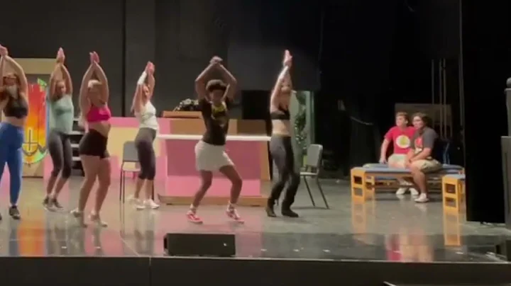 Audrey Ella Garland  "Bend and Snap" dance break (...