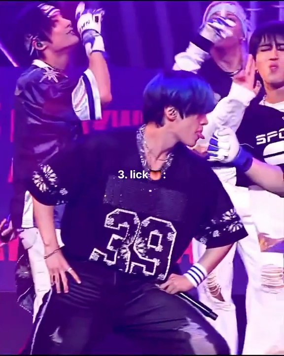 His face when Lee Know did the 3rd one😭 #changbin #leeknow #straykids #skzcomeback #skz