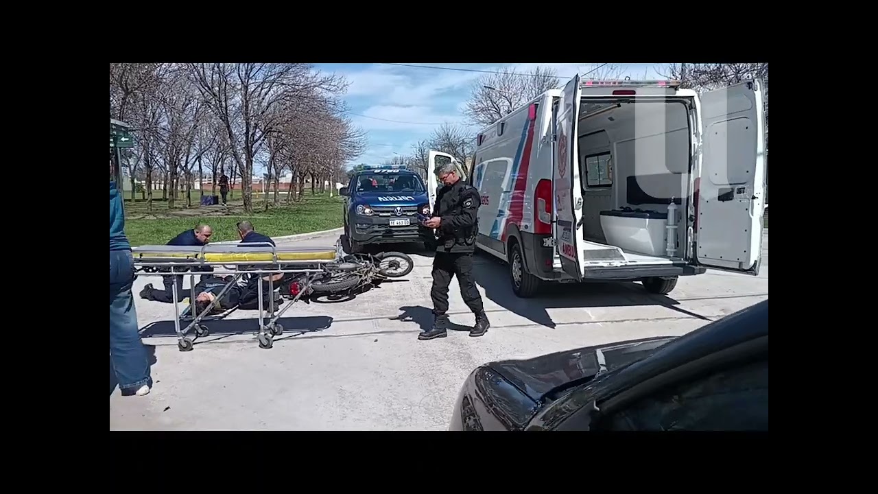 Colisión entre una moto y una camioneta