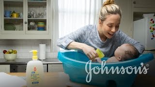 Cómo Bañar a tu Bebé Recién Nacido | JOHNSON’S®