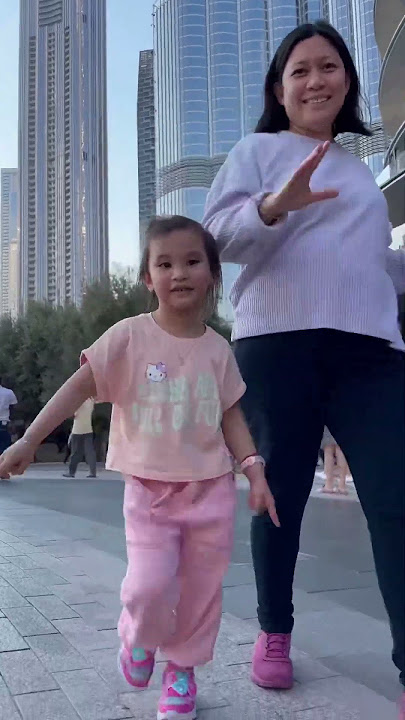 Dancing while walking!😁🤩👏 #happyfamily #familytimefun #familytime #familyvlog (copyright music)