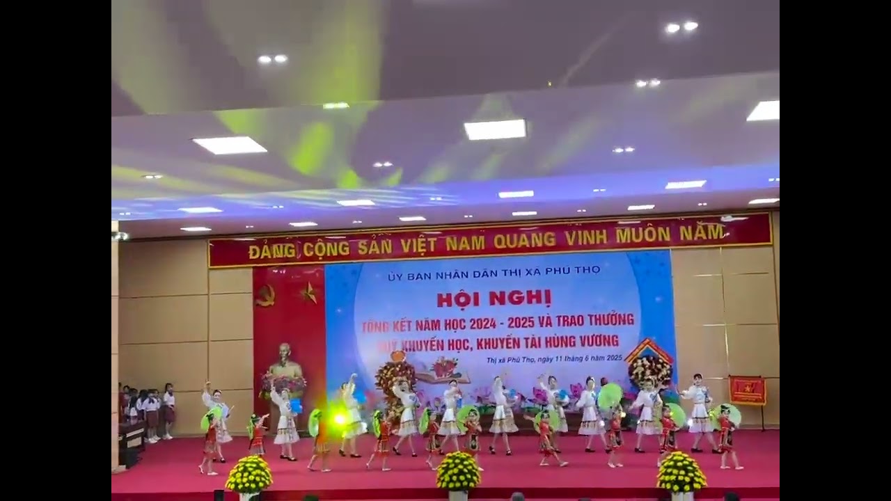 Múa Xáo la đi học - Cô giáo bản em // Tổng kết năm học