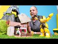 Transformers. Bumblebee dedesinin evinin çatısını tamir ediyor. Playmobil çiftlik oyuncakları