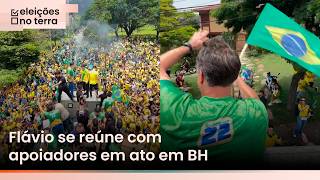 Flávio Bolsonaro se reúne com apoiadores em ato em BH