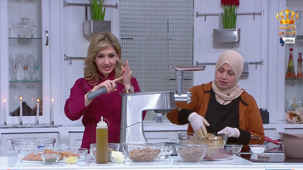 Новый день на кухне с Олой Нирохом: садж на гриле, лабне, мабрума и киббе, запеченный на подносе.