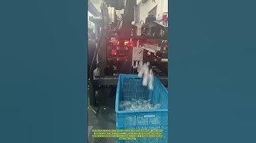 High-Speed Variable Distance Automatic Blow Molding Machine in Action
