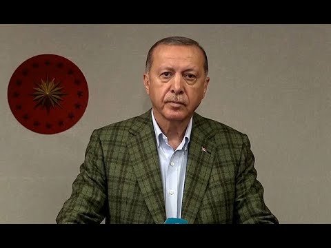 Cumhurbaşkanı Erdoğan saat 19.19'da canlı yayında İstiklal Marşı'nı okudu