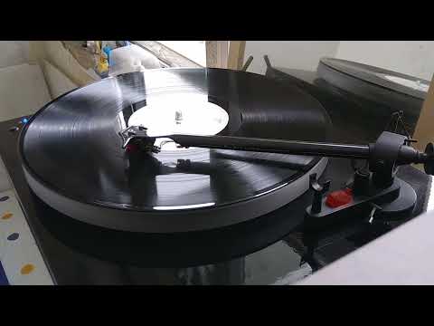陳百強 畫出彩虹 電視劇主題曲 1984 在天空上 用我的愛去畫長虹 情話綺麗纏綿 留在白雲中 信心不稍動 就算此際我是貧窮 前面阻礙重重 難敵我情濃 我的心 不想愛會被人玩弄 我的苦 此刻要說無從
