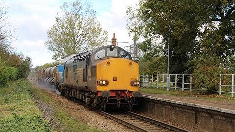 37069 & 37059 pass through Worstead with 3S01 RHTT