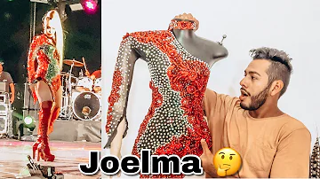 Como é o figurino dos dançarinos africanos?