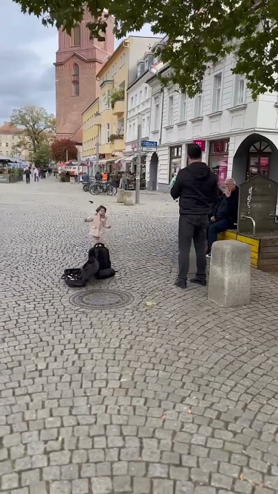 #music #dance #shorts 🇩🇪💃DANCE WITH ME THIS LITTLE DANCER ENJOY THIS STREET SONG 🎶🎵🇪🇺😊