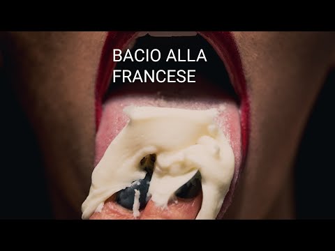 Video: Perché Il Bacio Alla Francese Si Chiama Così?