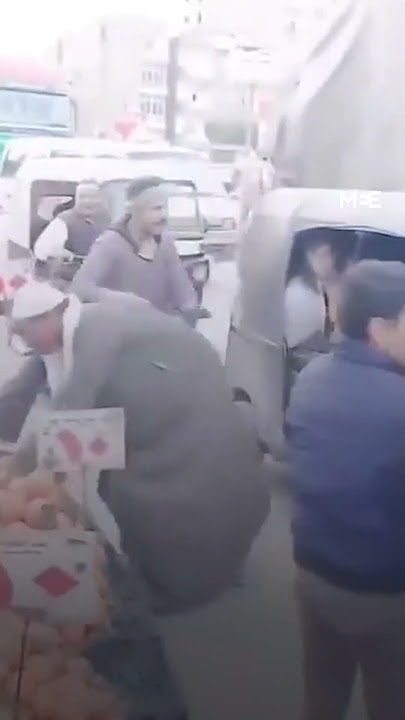 Egyptian vendor throws his fruit on humanitarian trucks bound for Gaza