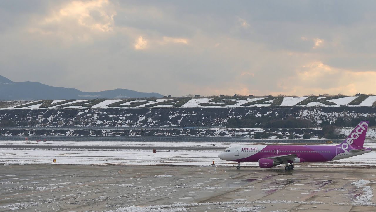 4k Plane Spotting 雪の長崎空港 Panasonic Lumix Dmc Fz1000 Nagasaki Airport Aircraft Spotting In Snow Youtube