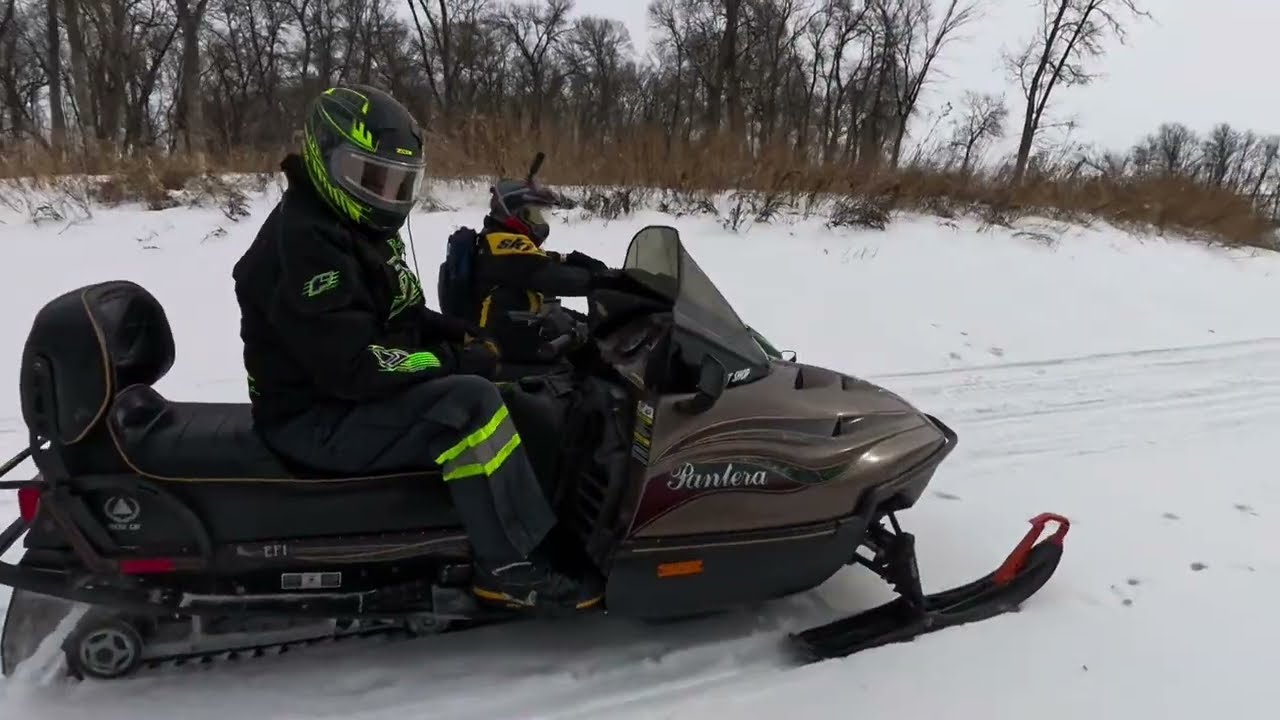 Little ride down the Rat River and then we turn around after the bridge 