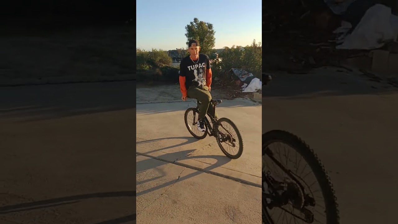 WOW Awkward Backwards Bicycle Ride!🤯😃