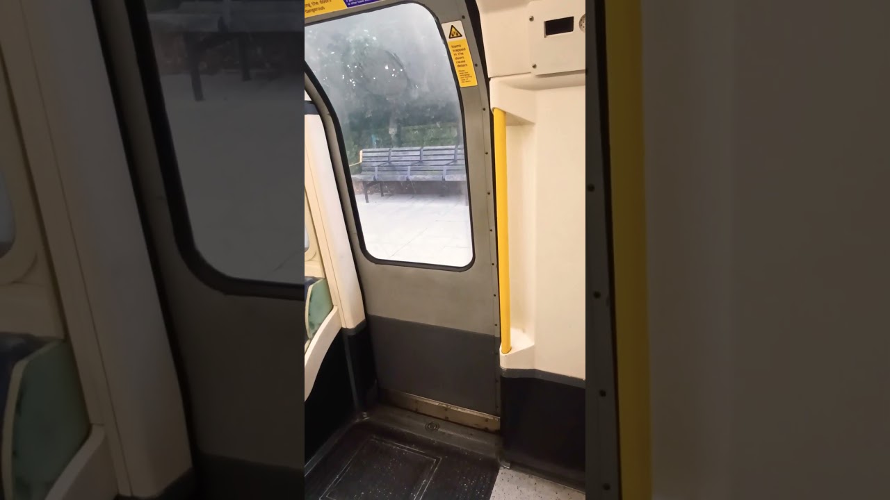 Piccadilly Line Train Doors Closing At Ickenham Station 
