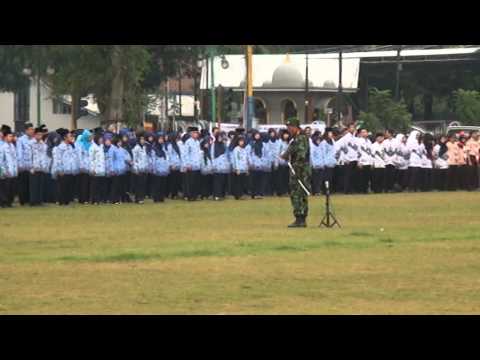 latihan trompet upacara tanda siap, laporan dan penghormatan pasukan militer