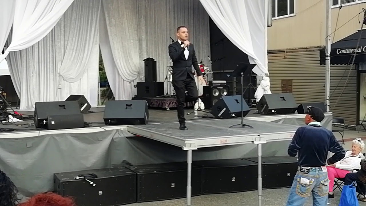 David suona chitarra Enrico Musiani Italian Day 2018 Vancouver YouTube