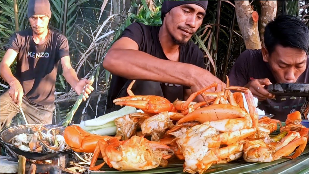 amazing delicious.!! cook crabs in the wild - YouTube