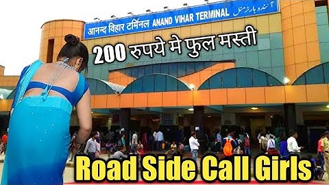 Anand Vihar Railway Station | Road Side Girls | 200 Rupay Me Full Masti | Delhi Road Side Girls