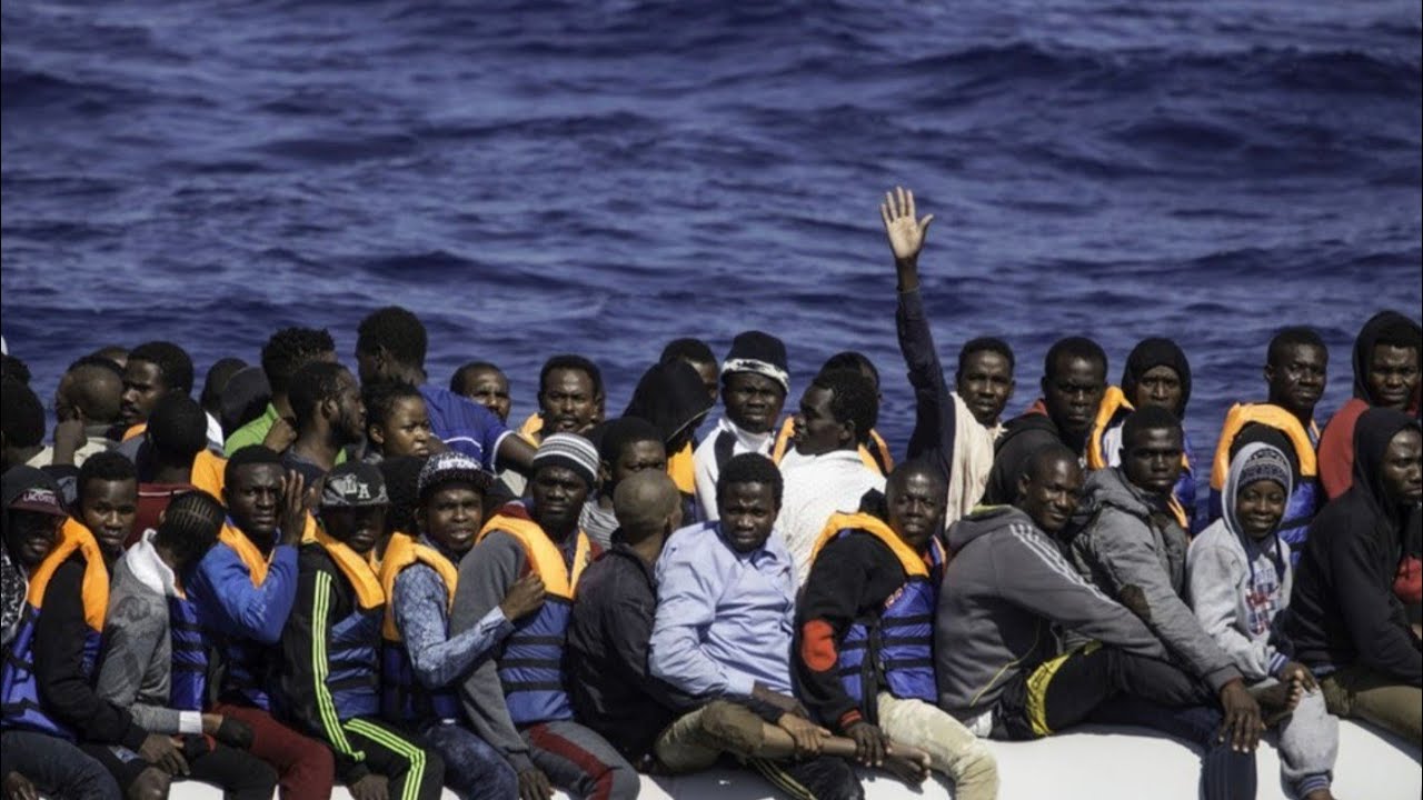 Des gardes frontière renvoient un joueur de l'équipe de France dans son pays. Clair Obscur