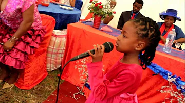 S'phiwokuhle Shandu singing Lomhlengi ungubani.MOV