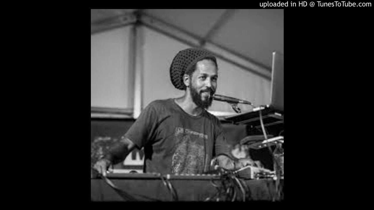 Guarda Rastafari Unity (Lutan Fya (Anthony Martin) ft. Princess Menen & Khari Kill) - Why Why Why (2006) su YouTube Guarda Rastafari Unity (Lutan Fya (Anthony Martin) ft. Princess Menen & Khari Kill) - Why Why Why (2006) su YouTube