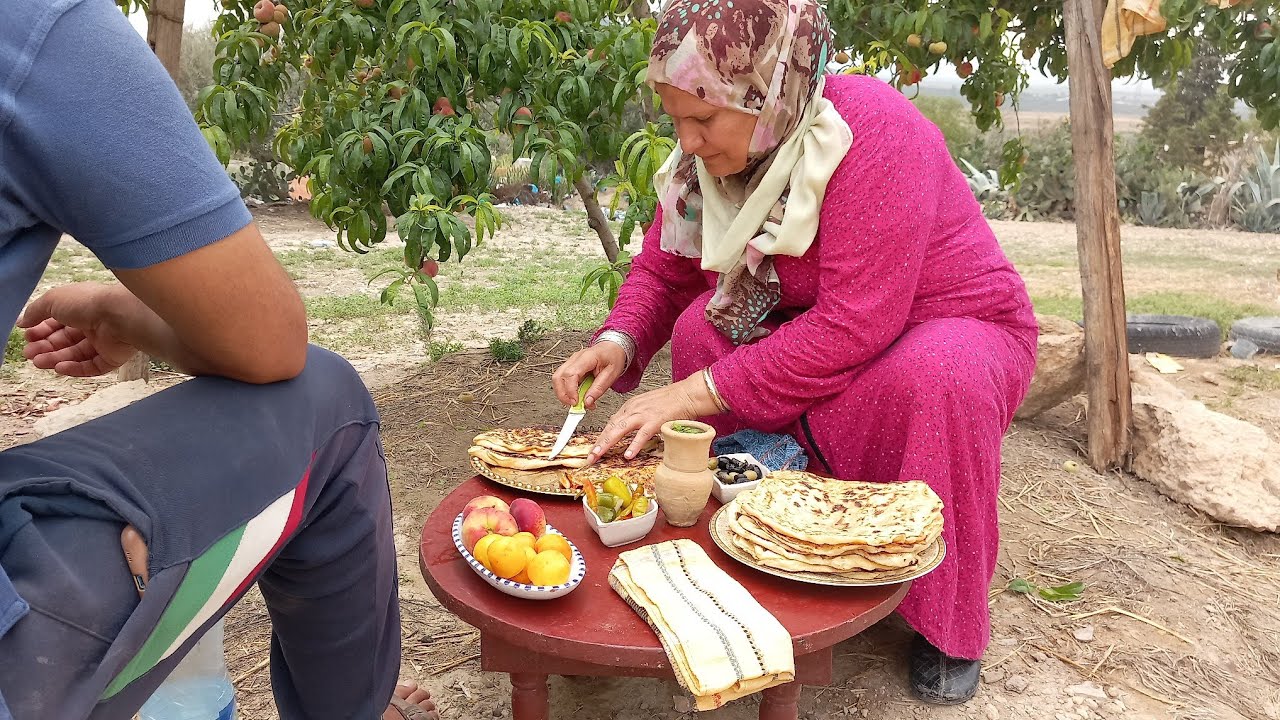 روتين المرأة الريفية بامتياز ... شوفو شنيا طيبنا البرا ..فيديو يرد الروح