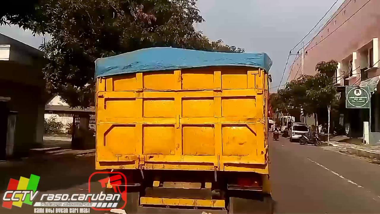  TRUK  DUMP MUAT  PASIR  OLENG PARAH SAMPAI PASIR  NYA JATUH 