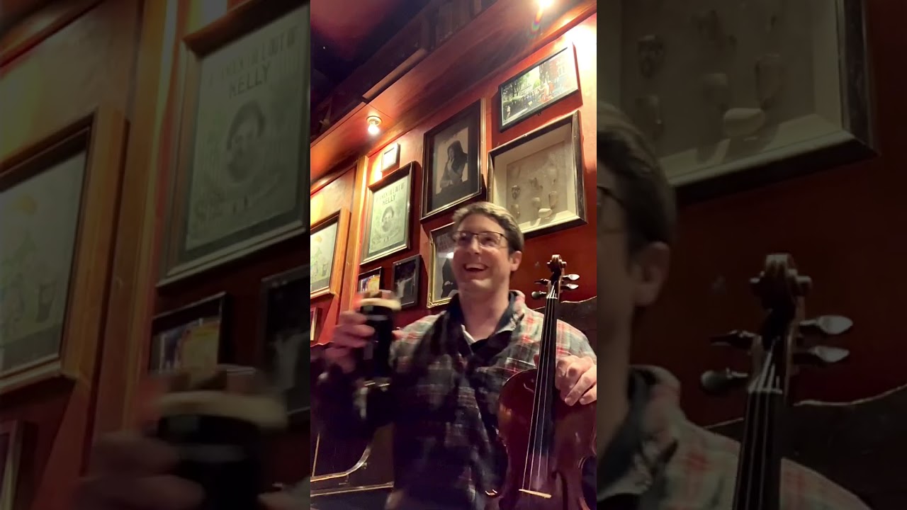 Живая скрипичная музыка в пятницу вечером в Амстердаме в новом пабе: Dan Murphy’s #путешествия #м...