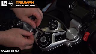 Esalta La Tua Triumph Daytona 660 Guida Allapplicazione Degli Adesivi Labelbike Sulla Piastra
