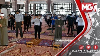 TERKINI : Muhyiddin dan Rakyat Dapat Solat Jumaat Bersama di Masjid Putra