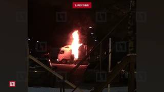 Грузовик с водителем в кабине вспыхнул на парковке завода во Всеволожске