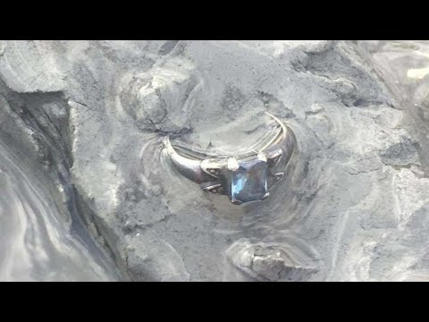 TREASURE SEARCHERS IN THE MUD 《🏴‍☠️》 METAL DETECTOR TO FIND GOLD