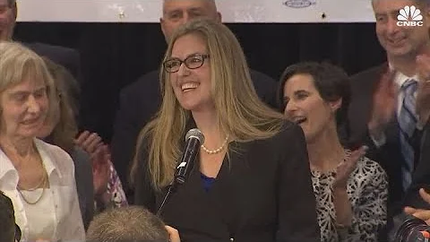 Jennifer Wexton unseats GOP Rep. Barbara Comstock ...