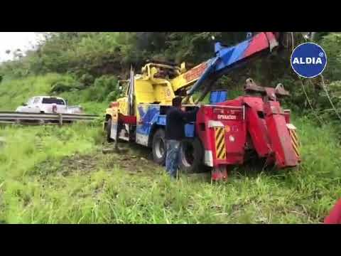 Tráiler cae al río Quevedo, ocurrió en el tramo 2 del anillo vial