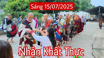 Nhìn cảnh này thương sư Minh Tuệ vô cùng, khất thực sáng 15/07/2025