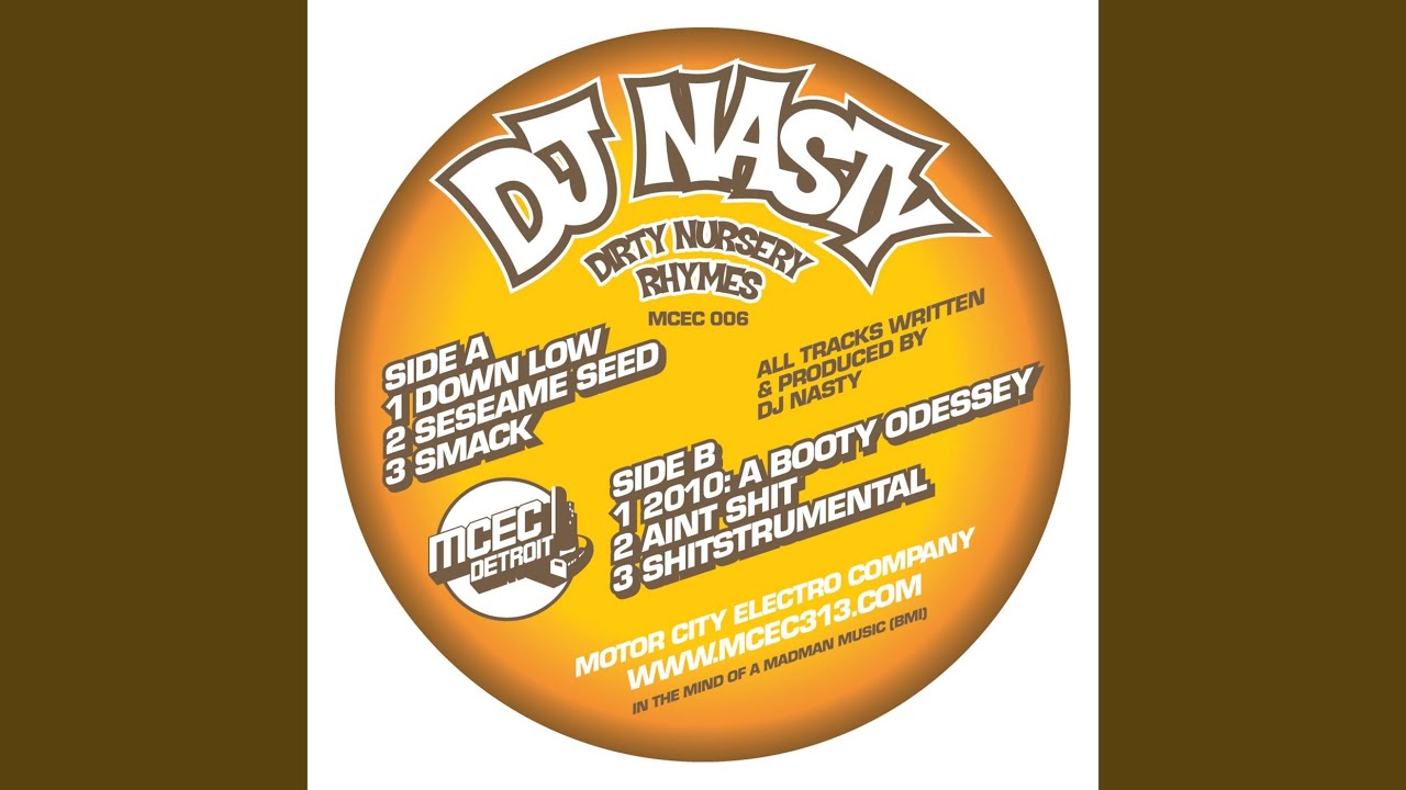 Obejrzyj New Booty w YouTube Obejrzyj New Booty w YouTube
