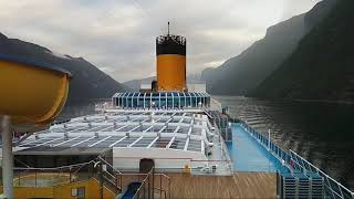 20180709 065403 In Geraingerfjord, 5 clips