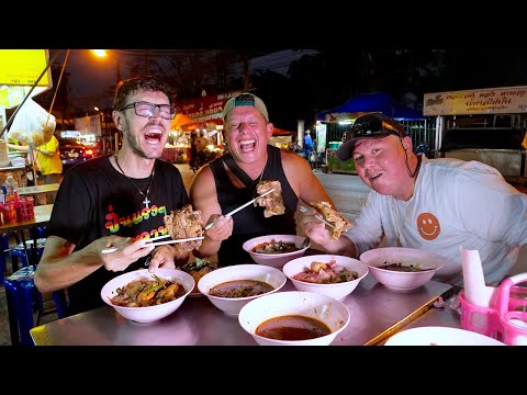 The NIGHT MARKET Sells GIANT PORK SPINES!! Epic Street Food in Chiang Mai on a Budget 😋🍛💵👍🏼