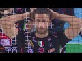 Super Kovar vola in tribuna a difendere il pallone e poi mura!