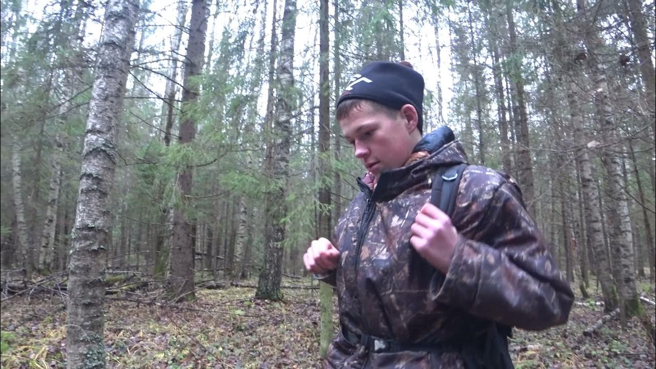 мужчина в лесу с зайцем. сергей охотников ярославль. сергей охотников ярославль. серега охотник крики в лесу. ярославский охотник серега свежее видео.
